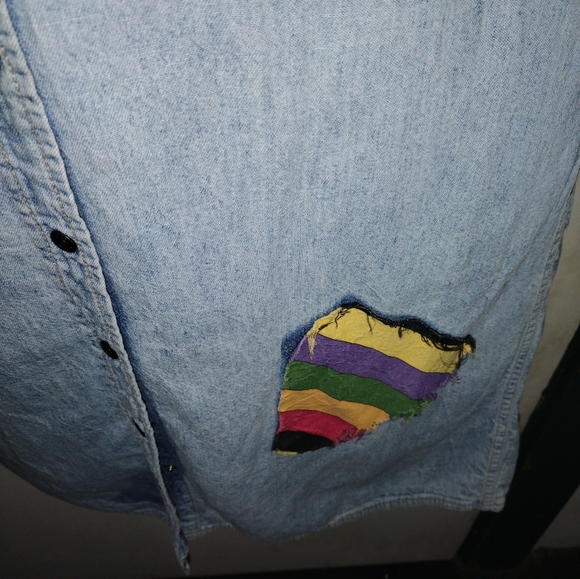 CALVIN KLEIN Distressed DENIM SHIRT DRESS; Pockets & Rainbow patch! Super cute! - Picture 9 of 15